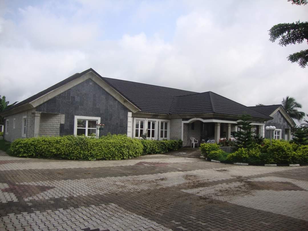 5 Bedroom Bungalow 